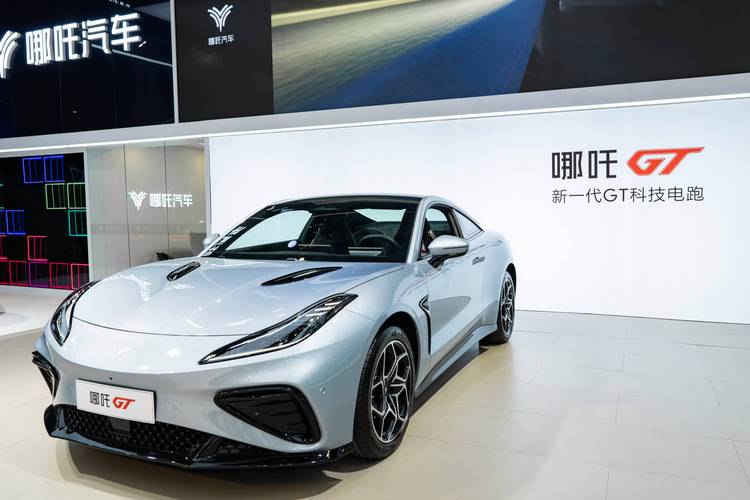 重庆酉阳县缘创超企业管理咨询哪吒汽车在智能汽车领域的表现，领途汽车在新能源汽车市场中的影响力